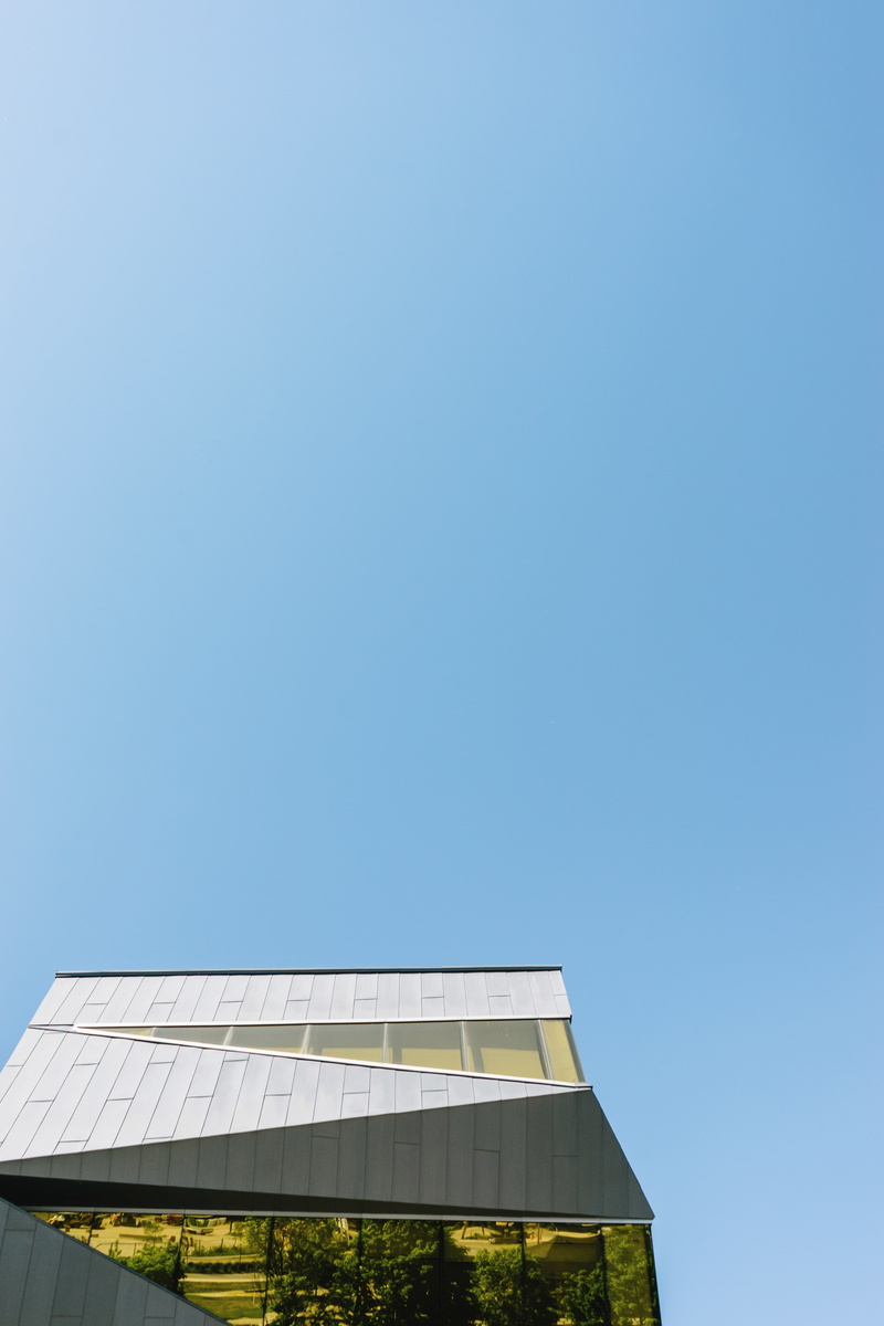 low, infrastructure, high section, clouds, outdoors, copy space, roof, white, blue, fuel and power generation, 5K, no people, renewable energy, nature