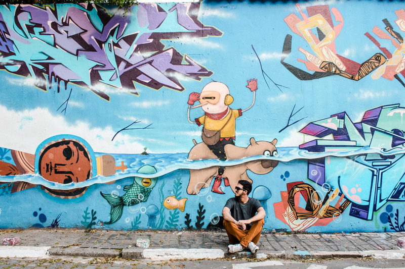 real people, representation, 5K, day, batman, vertebrate, women, art and craft, street art, lifestyles, grafite, arte, rua, one person, full length, outdoors
