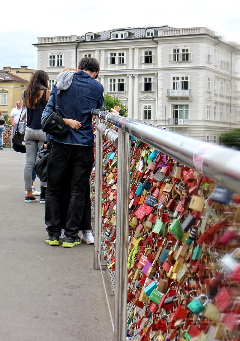 day, 2K, lovers, positive emotion, couple - relationship, real people, city, rear view, relationship, built structure, love for two, happy, love castle