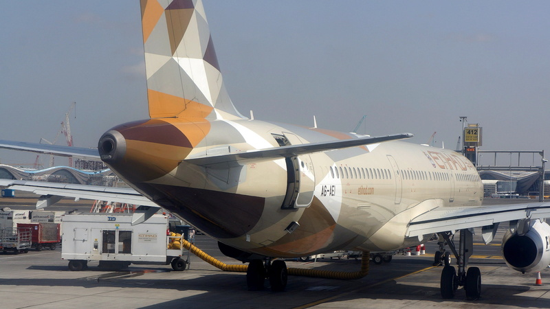 day, travel, stationary, commercial airplane, airport runway, 2K, industry, filling, 321, nature, mode of transportation, Abu Dhabi, Etihad, incidental people