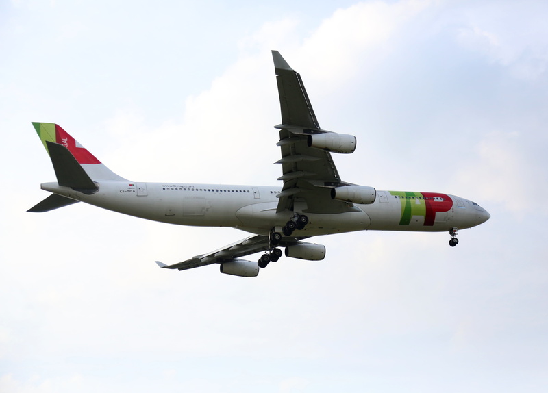 airport sao paulo, 5K, low angle view, commercial, trip, ride, aerospace industry, landing, air vehicle, green, mid-air, flight, red, clouds, speed, mode of transportation