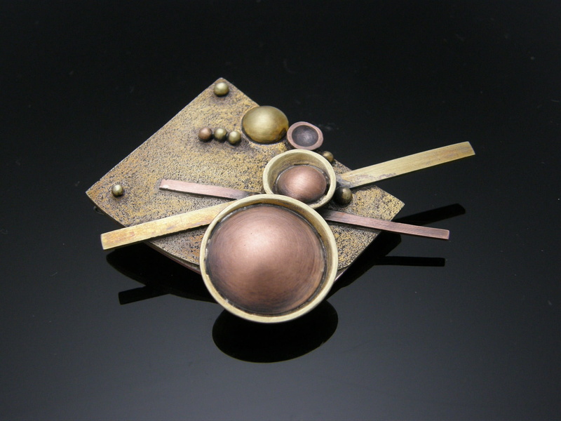 high angle view, metal, no people, antique, Ball, still life, 1080P, copy space, wood - material, gold colored, ball work, Brass, food and drink, table