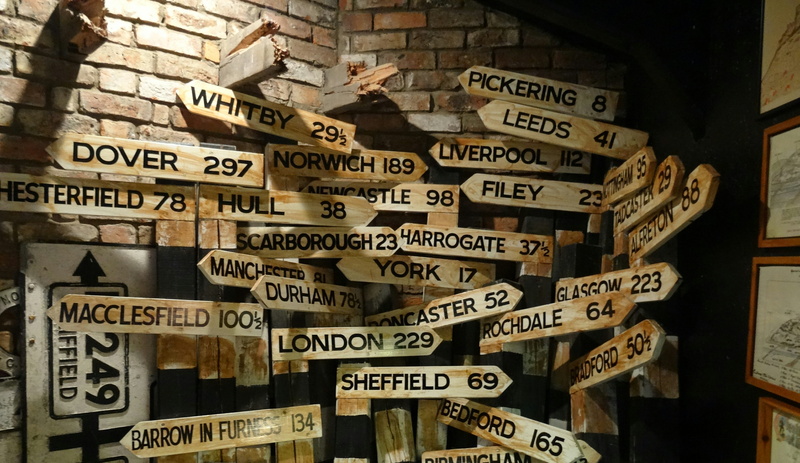 World War 1, retail, number, Signs, large group of objects, wood - material, 5K, non-western script, signs taken down to confuse, abundance, stack, variation