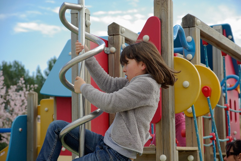 three quarter length, playground, leisure activity, warm clothing, lifestyles, innocence, childrens games, climbing, jungle gym, hairstyle, day, 4K, girls