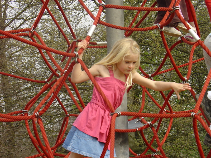 lifestyles, hairstyle, day, playing, 1080P, child, real people, outdoors, casual clothing, plant, outdoor play equipment, playground, females, outdoor