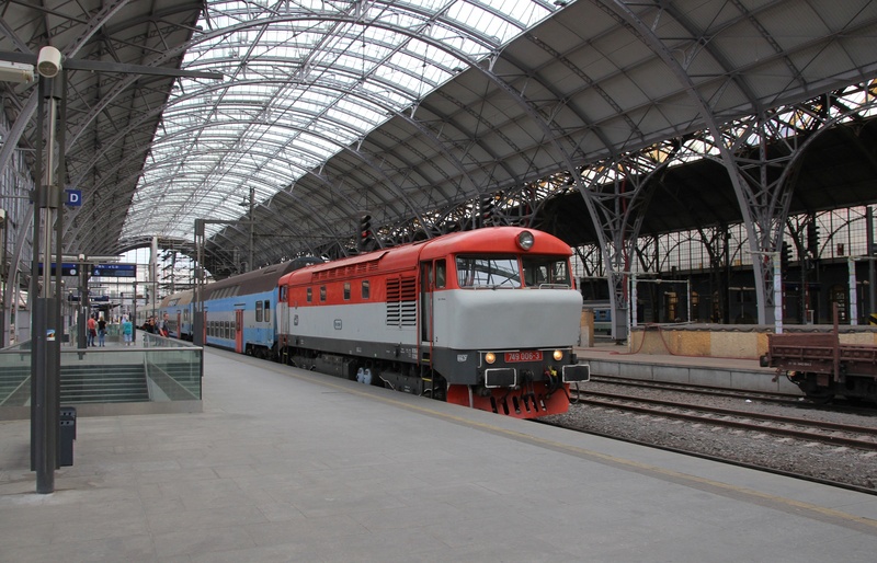 2K, diesel locomotive, indoors, architecture, czech republic, railroad station, railroad track, day, mode of transportation, ceiling, prague, railway