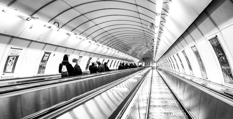 train, lifestyles, adult, incidental people, lighting equipment, train station, transportation, group of people, subway station, 5K, D800E, people, diminishing perspective
