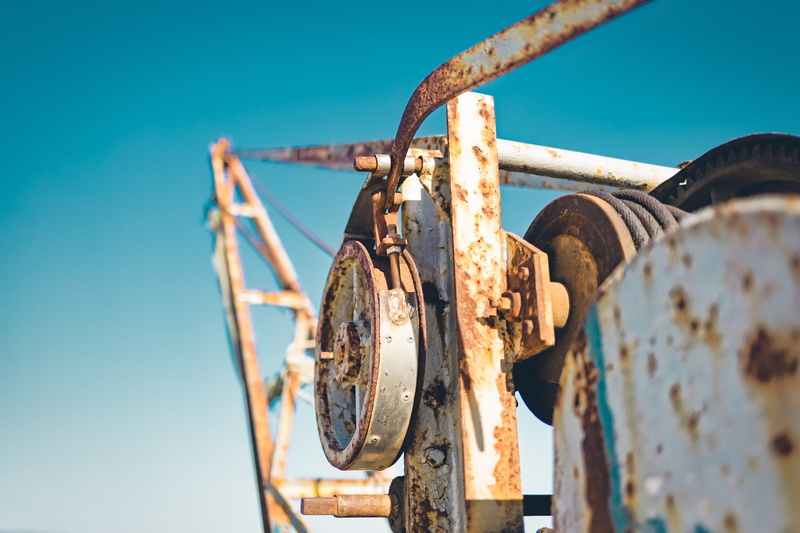 nautical, hoist, close-up, weathered, sea, outdoors, ruined, decline, old, obsolete, vintage, metal, wheel, deterioration, sunlight, run-down, bad condition