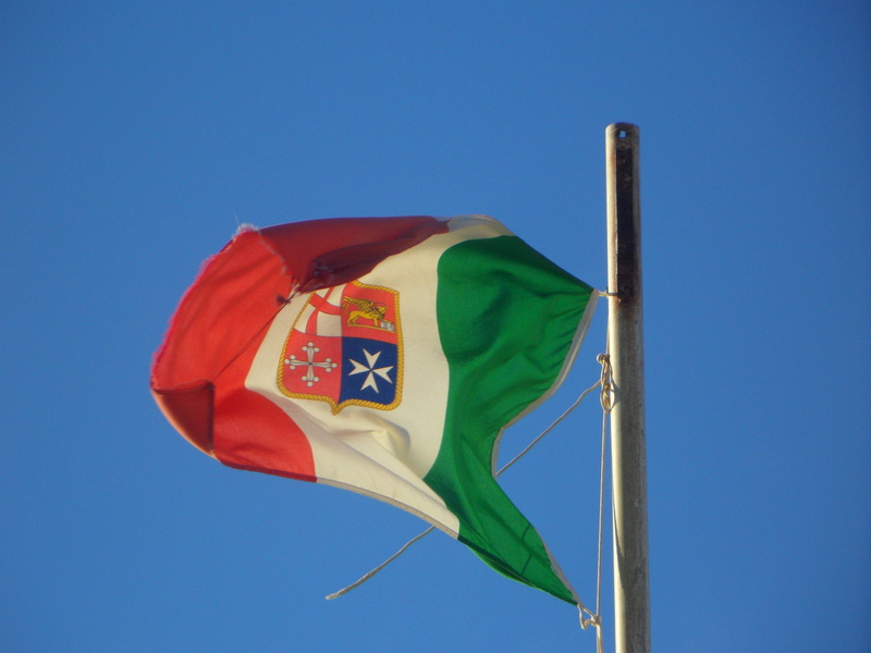 environment, italy, pole, green color, Blue Sky, 4K, low angle view, flagpole, pride, mast, Blow, no people, red, Sky, clear sky, emotion, Flag, Blue