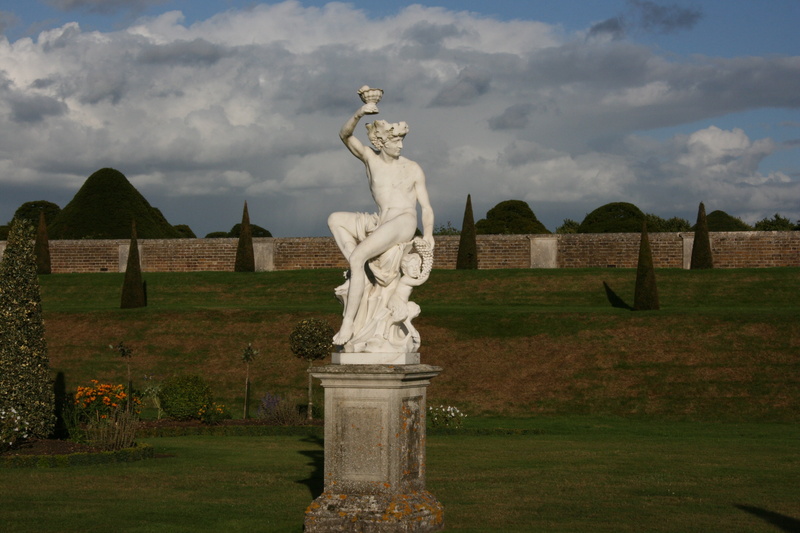 sky, human representation, white, female likeness, statue, sculpture, architecture, history, male likeness, gardens, art and craft, art, day, england, hampton court