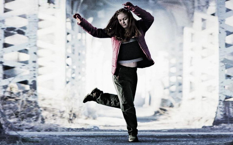 one person, winter, beauty, arms raised, outdoors, hair, positive emotion, beautiful woman, day, focus on foreground, human arm, warm clothing, limb, Julia Stiles
