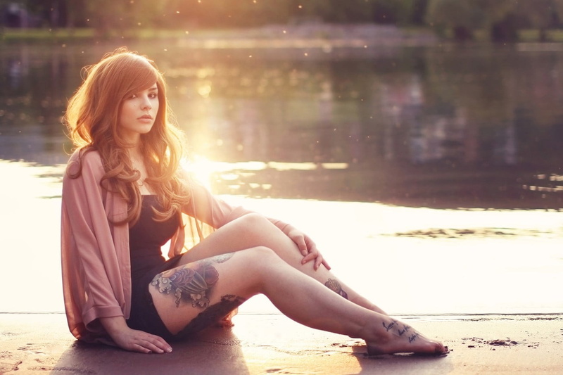 tattoo, relaxation, looking at viewer, legs, beautiful woman, beauty, leisure activity, one person, full length, portrait, women, lifestyles, real people