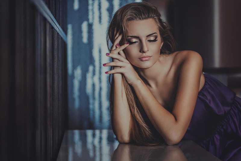 domestic room, hairstyle, young adult, indoors, front view, relaxation, beauty, face, young women, beautiful woman, adult, Julia Sariy, lifestyles, make-up