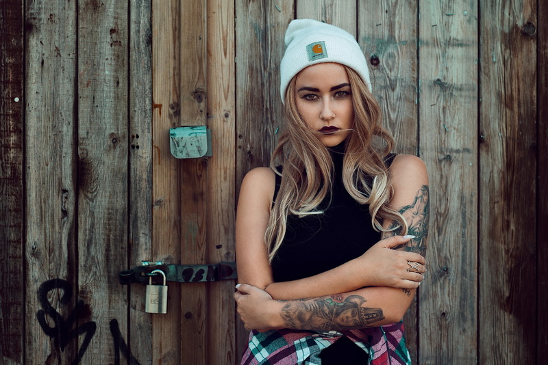 beautiful woman, wood - material, 1080P, Tonny Jørgensen, one person, portrait, adult, blond hair, fashion, tattoo, women, hairstyle, entrance, clothing