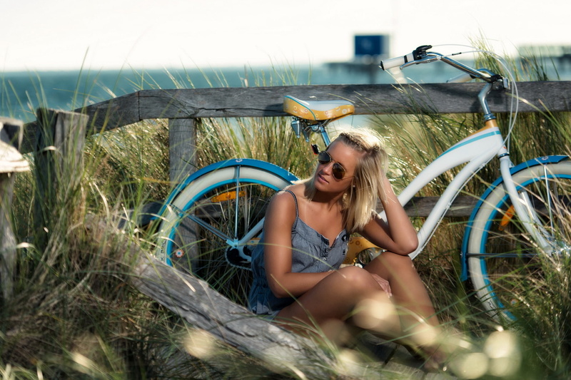 mode of transportation, enjoyment, sea, grass, grey, 1080P, women, nature, travel, freedom, hairstyle, cheerful, cute, sitting, girl, sunlight, beauty