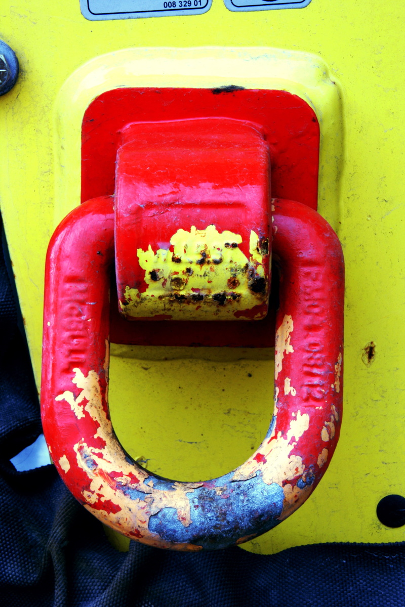 D-Ring, indoors, still life, security, red, green color, build, yellow, machine, construction machine, weathered, abandoned, site, Handle, 4K, construction work