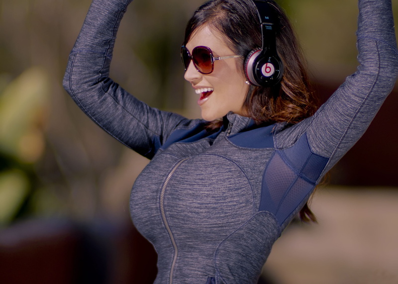 glasses, model, 2K, girl, headphones, smile, beauty, chest, denise milani