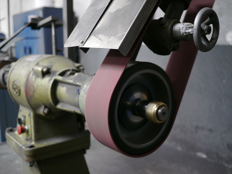 pipe - tube, day, manufacturing equipment, equipment, close-up, industry, machinery, machine valve, connection, polished, metal, indoors, sander, machine part