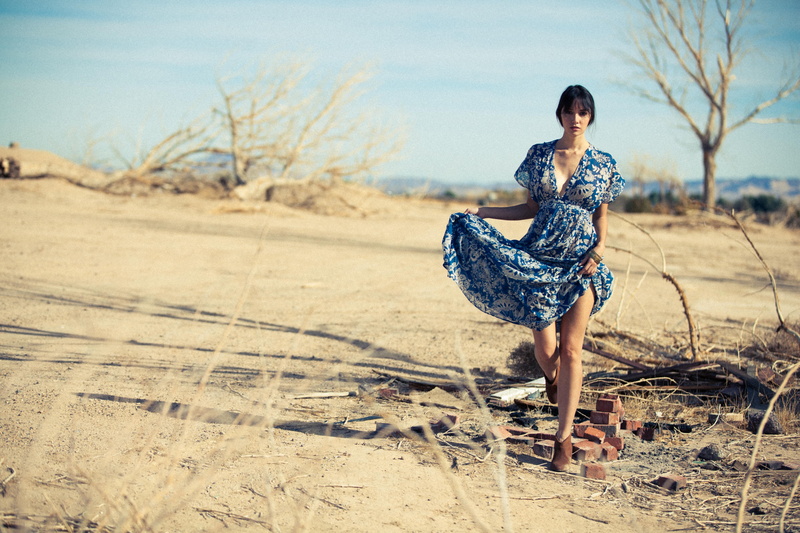 portrait, lifestyles, land, dress, young adult, Sara Malakul Lane, women outdoors, blue dress, clothing, beautiful woman, adult, landscape, hairstyle, women