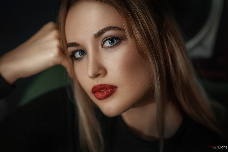 portrait, 1080P, make-up, human lips, fashion, adult, young adult, face, glamour, beauty, blonde, looking at camera, human face, body part, long hair