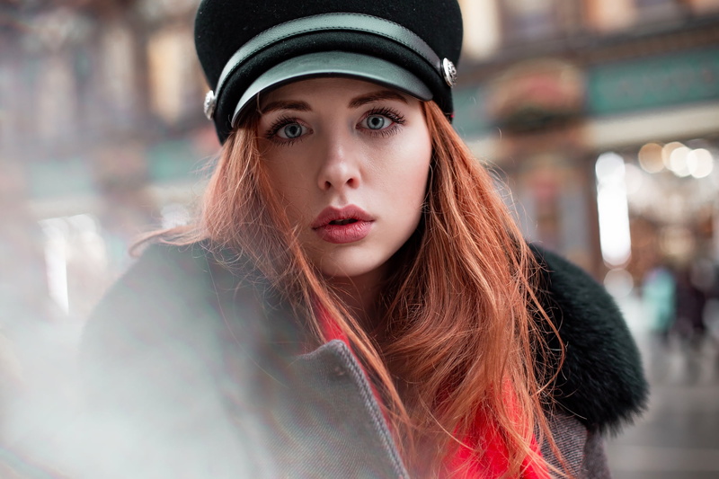 depth of field, berets, red lipstick, women outdoors, long hair, face, outdoors, redhead, looking at viewer, fur coats, portrait, women, 1080P, model