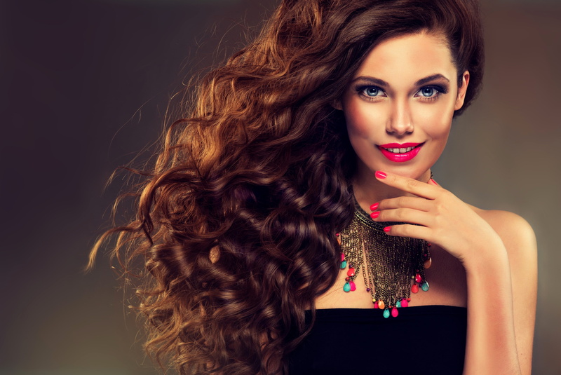 portrait, women, one person, 2K, modern, human hair, brunette, hair, beautiful people, curly hair, looking at viewer, beauty, luxury, long hair, brown hair