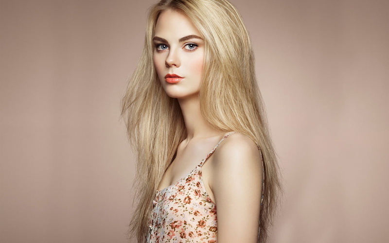 simple background, adult, fashion, human face, hair, headshot, hairstyle, women, human hair, beauty, glamour, one person, fashion model, long hair, beautiful people
