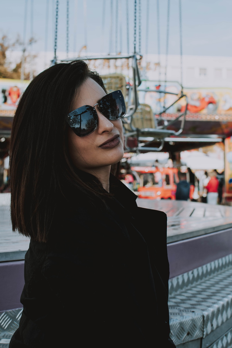 hairstyle, beautiful woman, waist up, smiling, blurred background, portrait, eyewear, long, long hair, standing, photoshoot, shirt, young women, model