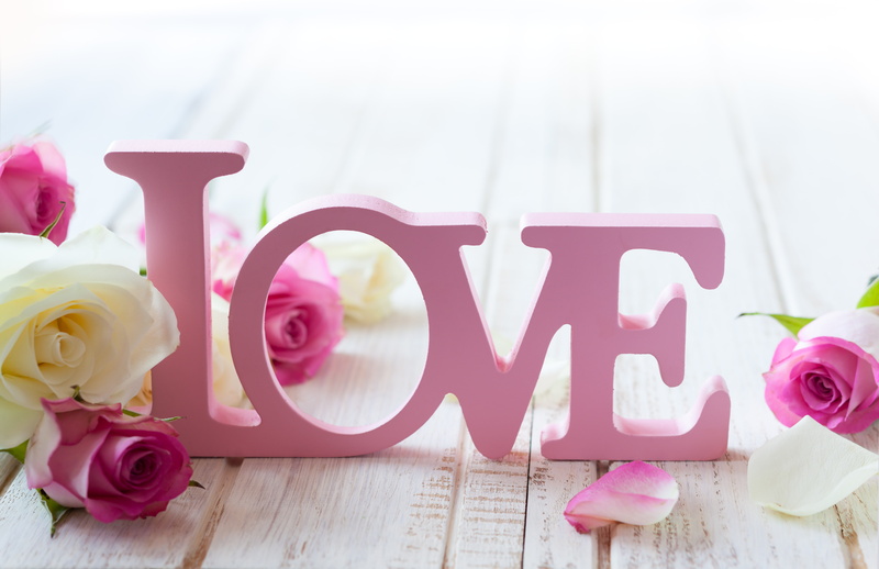 indoors, table, wood - Material, vulnerability, backgrounds, flowers, nature, decoration, romance, anniversary, freshness, petal, plant, event, valentines day