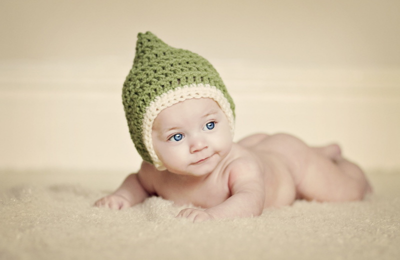child, 1080P, childhood, cute, close-up, fullscreen, cap, full screen, eyes, studio shot, knitted, shirtless, lying on front, HD, widescreen