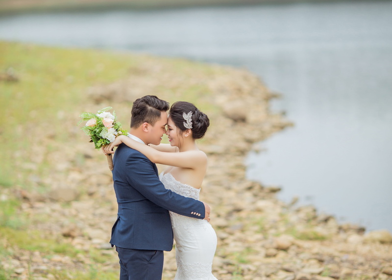 bouquet, embracing, dress, fashion, people, standing, groom, love, three quarter length, wedding dress, 4K, bride, grass, day, women, happiness, lake
