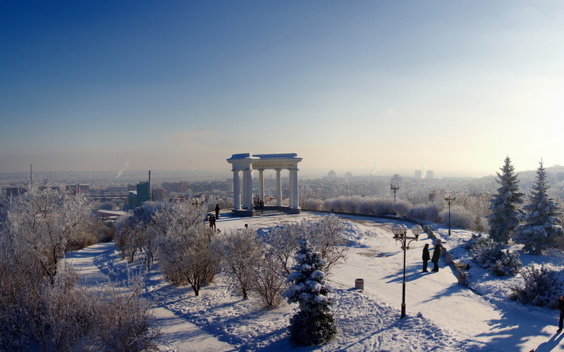 lantern, people, horizon, tree, spruce, snow, city, altanka, frost, hem, sky, gazebo, 2K, trees, Poltava, winter, architecture