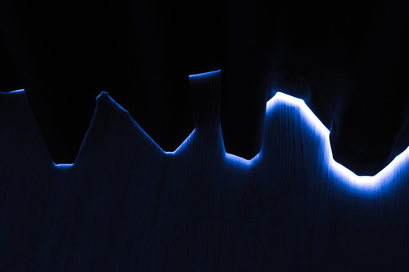 shape, studio shot, dark, motion, blue, close-up, 8K, long exposure, curtain, reflection, glowing, borderline, panoramic, lighted, design, pattern, lighting equipment