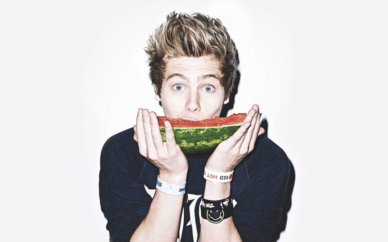 luke, cut out, hairstyle, healthy eating, 5sos, indoors, music, headshot, one person, eyebrow, young men, food, young adult, food and drink, men, looking at camera