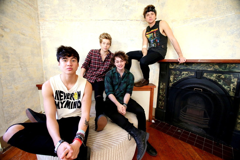 beautiful woman, three quarter length, teenager, real people, Luke Hemmings, casual clothing, togetherness, Micheal Clifford, Calum Hood, young women, front view