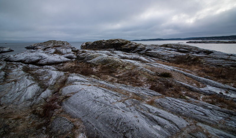 daylight, sea, 5K, grass, sky, eroded, rockyscape, horizon, tranquility, nature, day, rock, no people, ocean, gray, beach, outdoors, landscape, seascape