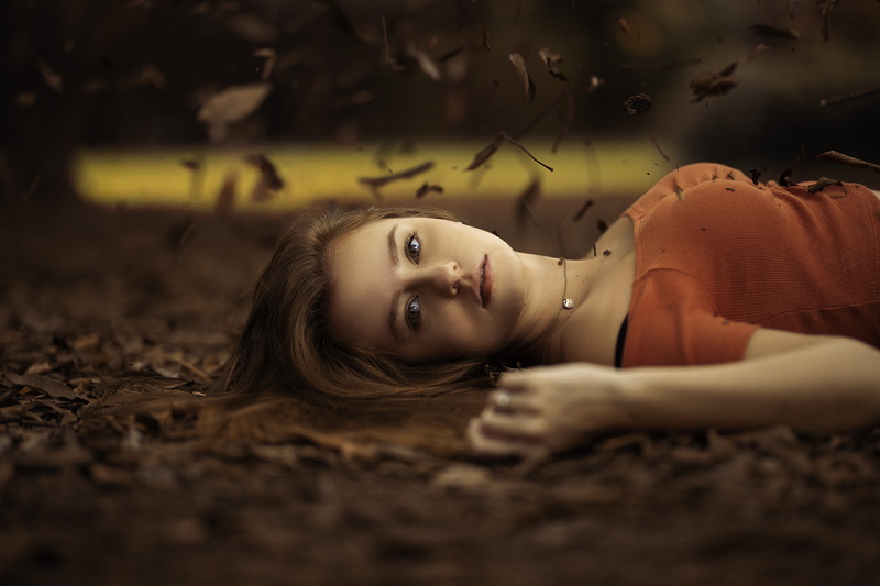 fall, attractive, indoors, face, lying down, ground, autumn, hairstyle, young women, hair, adult, selective focus, woman, long hair, brown hair, 5K, lying