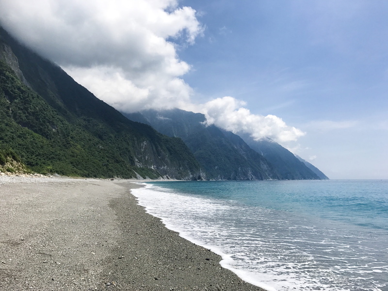 the waves, outdoors, day, mountain, hualien, blue sky, 4K, idyllic, blue day, reputex, taiwan, cloud - sky, non-urban scene, sky, tranquility, hualian
