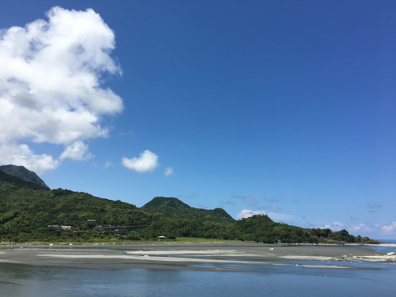 mountain, idyllic, sky, land, beauty in nature, blue, beach, outdoors, tranquil scene, tranquility, waterfront, 4K, port, day, hualien, nature, sea, no people