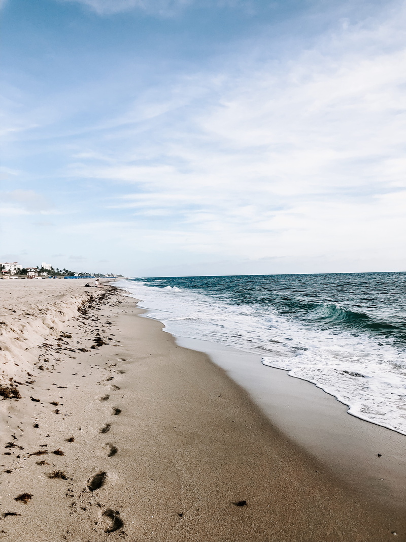 ground, water, tranquil scene, day, promontory, shoreline, 4K, sand, marks, tranquility, footprint, soil, beauty in nature, outdoors, horizon over water