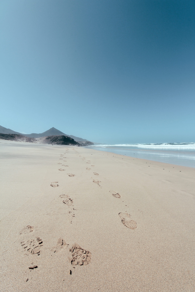 remote, copy space, idyllic, waves, mountains, horizon over water, clear sky, tranquility, blue skies, summer, footsteps, water, seascape, sand, sky, blue