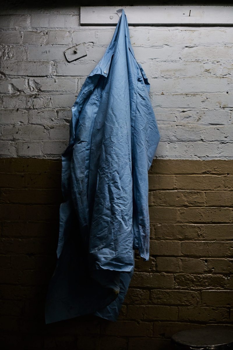 close-up, white color, hook, clothing, room, grey, brick, clothesline, outdoors, wall - building feature, hanging, blue, textile, windbreaker, 2K, pegs