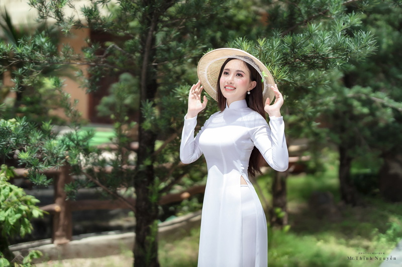 vietnamese, white dress, trees, depth of field, 1080P, leaf hat, women, áo dài, Asian