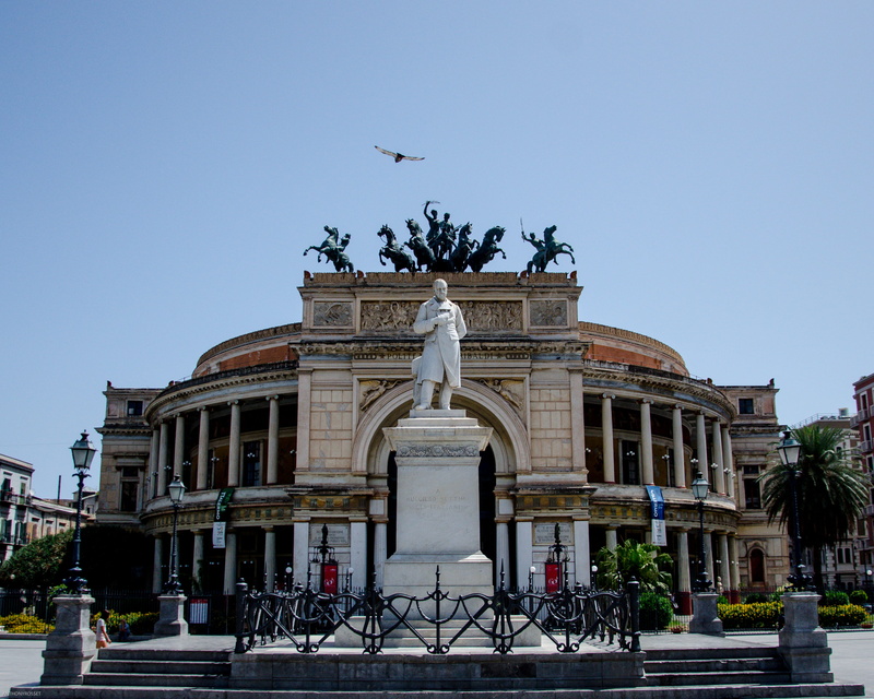 architectural column, tree, statue, building exterior, arch, incidental people, the past, clear sky, travel destinations, sicily, palermo, monument, 2K