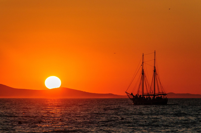 outdoors, idyllic, orange color, evening sky, boat, sunlight, horizon over water, transportation, sailboat, tranquil scene, beauty in nature, silhouette