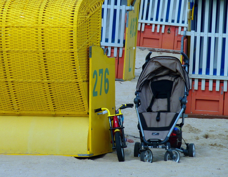 building exterior, holiday, architecture, outdoors, child, sandburg, jinrikisha, sea view, built structure, most beach, mode of transportation, transportation