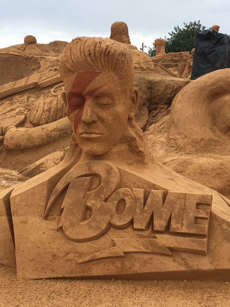 sky, travel destinations, creativity, beach, nature, portugal, sand sculpture, 4K, day, male likeness, sand sculptures, solid, craft, text, sand, history