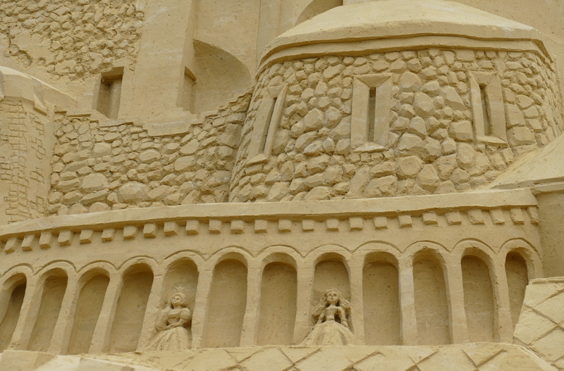 record, craft, arch, building exterior, north rhine westphalia, carving, princess, sandburg, low angle view, duisburg, arcade, sand, woman, building, religion