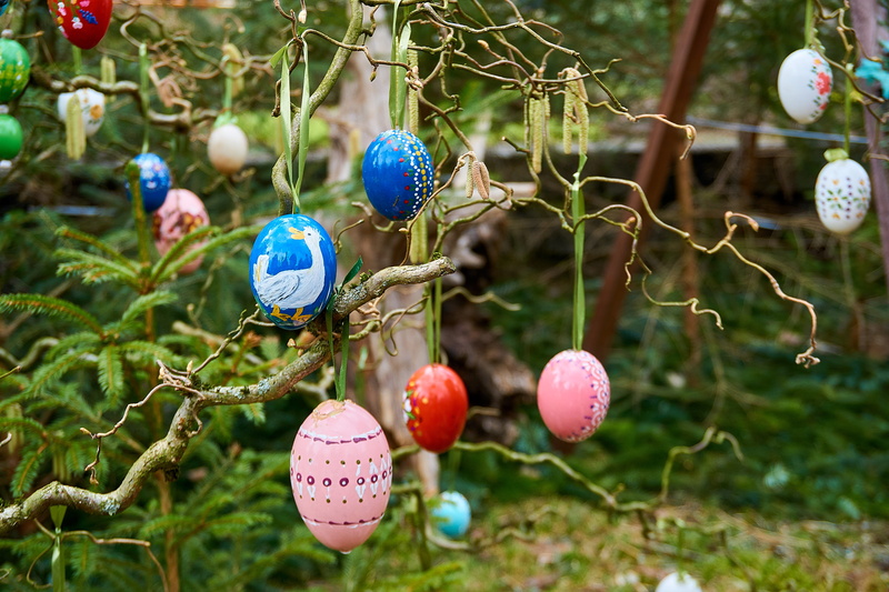 easter theme, easter decorations, bieberbach, 5K, tree, custom, celebration, multi colored, focus on foreground, plant, fountain jewelry, spring, holiday