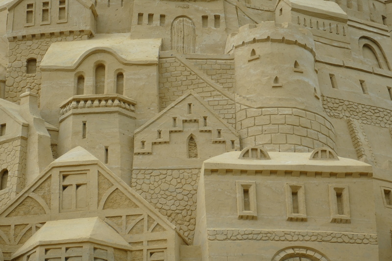 day, sand, houses, north landscape park, city, building, bas relief, 5K, no people, architectural column, ornate, duisburg, carving, residential district